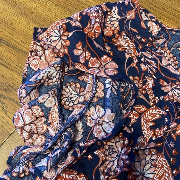 Old Navy Women’s Blouse - Picture 4 of 6